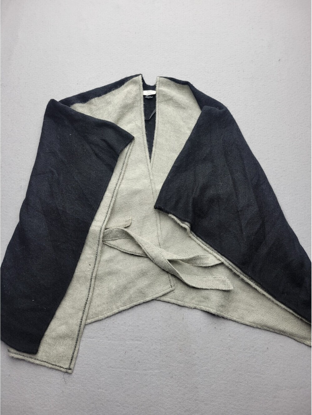 David & Young Women's Sweater Size OS Grey/Black Cape Sleeveless Color Block